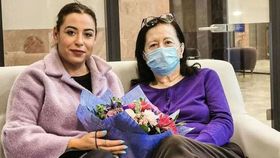 Minune la priveghiul Mioarei Roman! Nimănui nu i-a venit să creadă ce s-a întâmplat cu foița de aur de pe colivă: „Sufletul Mioarei Roman este lângă Oana. Ele plângeau împreună”